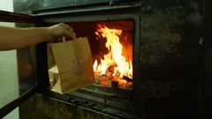 Bacayı Yıllarca Temizlemenize Gerek Kalmayacak: Sobada Sadece Bu Tek Ürünü Düzenli Olarak Yakarak