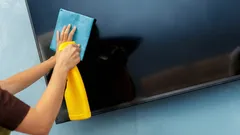 Çoğu Kişi Televizyonunu Yanlış Temizliyor: İşte İz ve Çizik Bırakmadan Temizlemenin Yolu