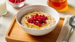 Kırmızı Meyveli Yulaf Ezmesi: Sağlıklı Beslenme İçin Mükemmel Kahvaltı