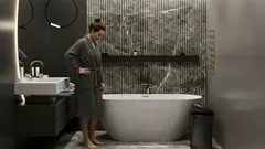 Duş camlarını çizik bırakmadan pırıl pırıl yapmanın otel sırrı