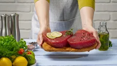 Çiğ Eti Pişirmeden Önce Kesinlikle Yıkamamanız Gereken Nedenler